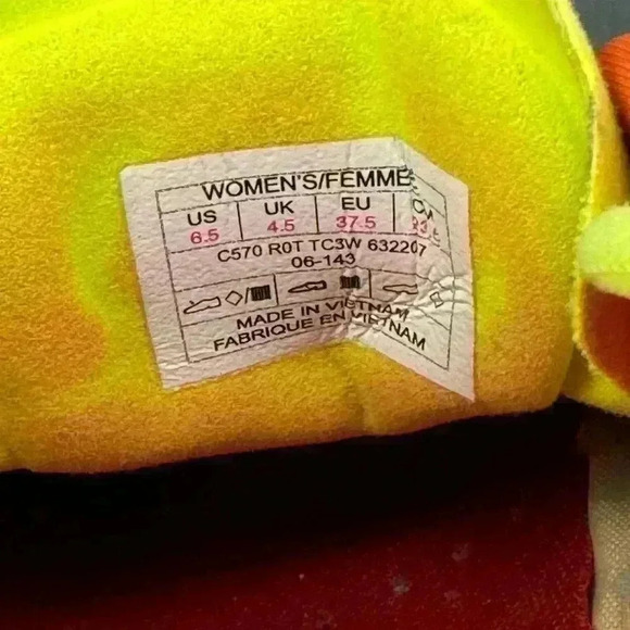 North Face women’s vibrant sole shoes size 6.6 - Picture 9 of 9